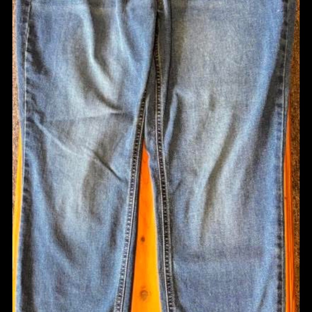 No Boundaries Women's Straight Leg Jeans in Medium Blue